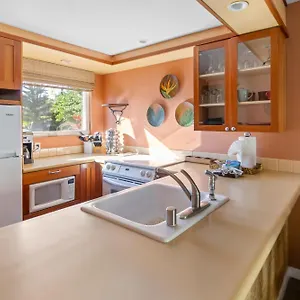 Bamboo Suite, 1 Bedroom, Sleeps 4, Pool & Bbq, Pre-Renovation Summer Sale , Kihei United States